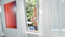 urocza małolata i jej zabawka