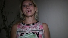 rozbierają się i przymierzają ciuszki