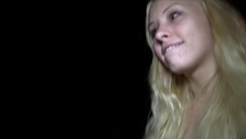 blondyna ujeżdża delikatnie przystojniaka