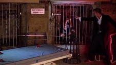 dojrzała pokojowka z wibratorem