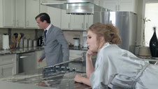 laseczka zadwoala się wibratorem po dymanku