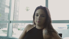 jebie blondynę z lekko obwisłymi cycami