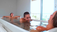 trzy lesby zabawiają się jednocześnie