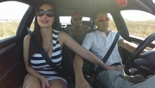 fajnie porusza soczystą dupeczką