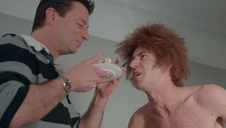 laska zdejmuje majtki i fajnie sobie dogadza