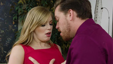 młoda z bolcem w tyłku