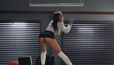 spust na piersi niezłej amatorki