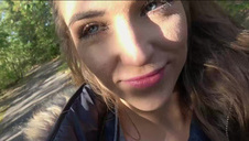 blond łania delektuje się siusiakiem na poddaszu