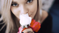 laseczka z jędrnym biustem