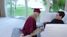 nastoletnia tajka z dobrym cyckiem rozkłada nogi