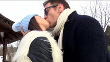 czekoladka wypina się na wykładzinie