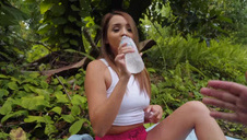 napalona laseczka dosiada jego kutasa