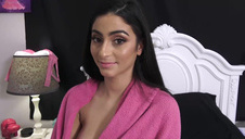 azjatka ujeżdża kolesia w kuchni