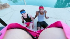 dusi faceta swoimi pośladkami