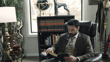 ruda suczka w różowym bikini