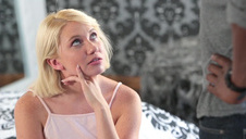 brunet z seksowną brunetką