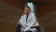 blond amatorka pozuje w rajstopach