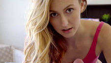 czarnula z wielkimi cycami i czerwonym gorsecikiem