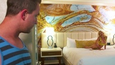 dojrzała blondyna w seksownych ponczochach