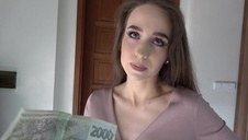 ssie jednego penisa a drugiego trzepie stopami