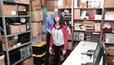 na basenie z wielką brazylijską dupą