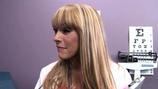 dwie doświadczone suczki trzepią penisa