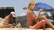 blondyna ściąga seksowne rajstopy