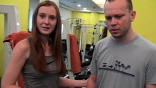 podrywa śliczną i zapina ja w lesie