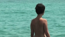 słodka koreanka z penisem miedzy cycami