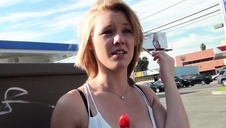 blond mamuśka ze spermą na cyckach