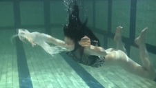 słodka czeszka ładnie obciąga penisa