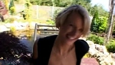 azjatka ciągnie małą faję