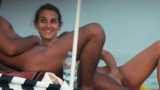 samantha z silikonowym biustem nieźle się masturbuje