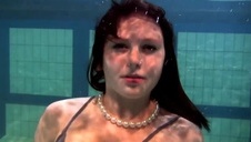 wytatuowana dama ujeżdża faceta