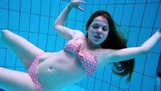 związane ma cyce i ostro jest posuwana