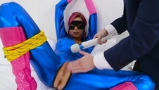 grupowo wydymali czarnowłosą babką