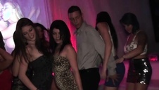 dobra suczka wypina mu dupeczkę