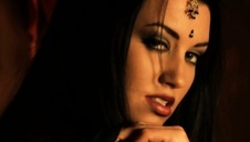 brunetka z fajną pałką w dziobie