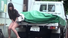 osiemnastka masturbuje się w aucie