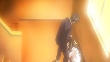 blond pokojówka wsadza sobie dildo w tyłek