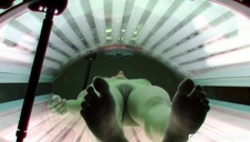 suczka zdejmuje leginsy i się palcuje