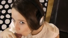 czarnowłosa babeczka jęczy podczas dymania na łyżeczkę