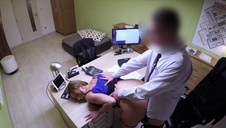 każdy chce dostać się do jej dziurki