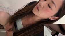 pociągająca nastolatka jest zdecydowana aby possać penisa ojczyma