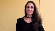 dwie babki zabawiają się przed imprezą