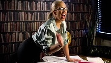 babka w bieli zabiera się za czekoladowe pałki hd