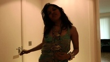 azjatka z gładką pałą trzepie kutaska stópkami