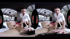 czarnowłosa laska z fajnym biustem bierze fiutka do ust