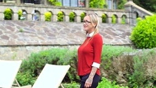 prezentuje swą różową piczkę na kastingu