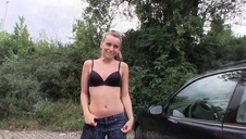 blond suczka posuwana przez wielkie kutasy